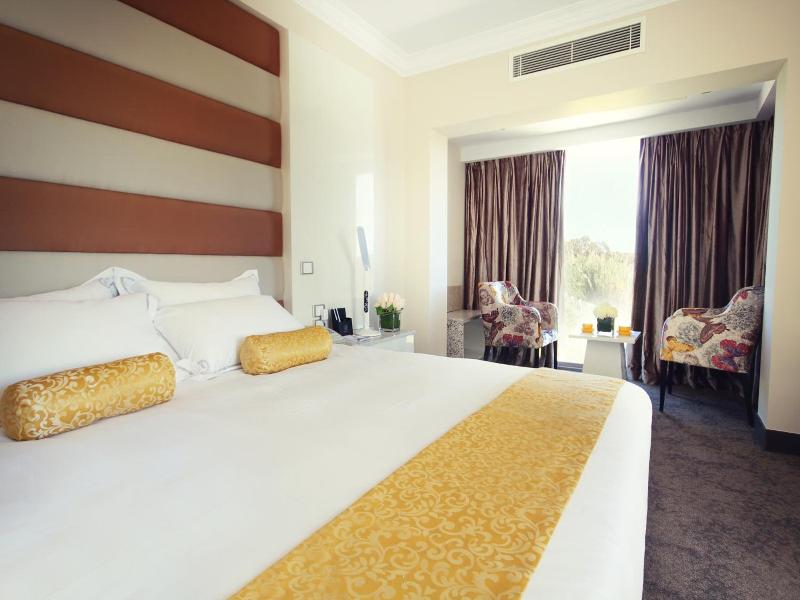 Swan River Hotel image