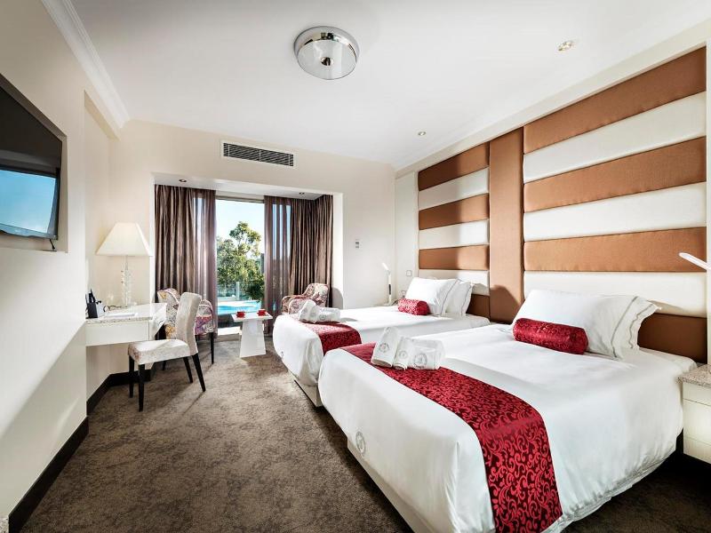 Swan River Hotel image