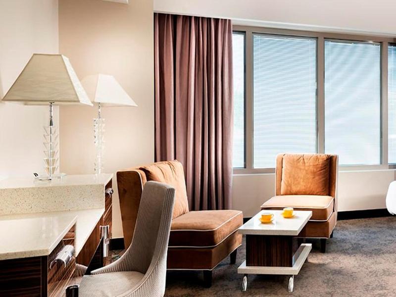 Swan River Hotel image