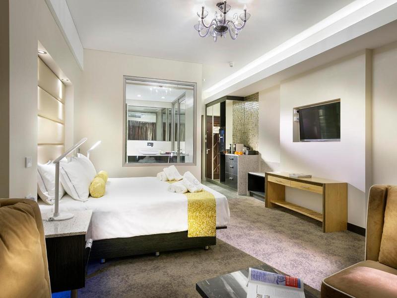 Swan River Hotel image