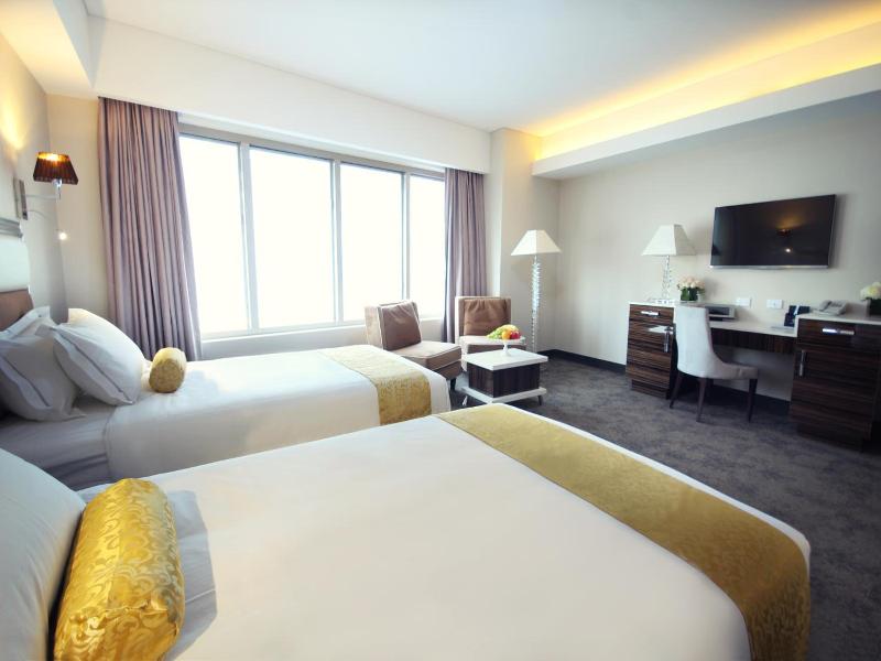 Swan River Hotel image