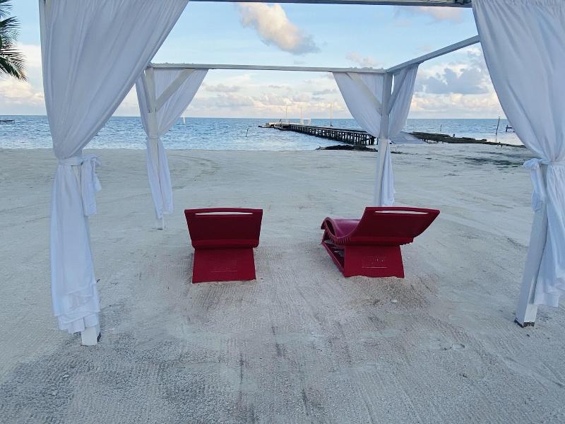 La Isla Resort image