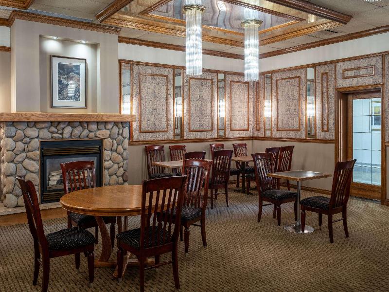 Ramada by Wyndham Thunder Bay Airlane Hotel image