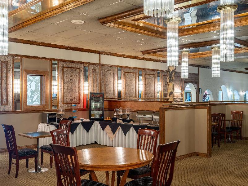 Ramada by Wyndham Thunder Bay Airlane Hotel image