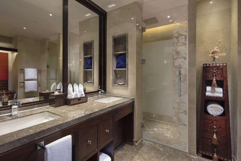 Hilton Linzhi Resort image