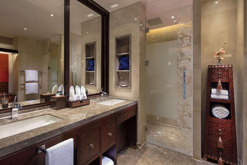 Hilton Linzhi Resort image