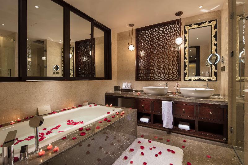Hilton Linzhi Resort image
