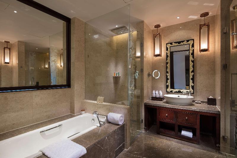 Hilton Linzhi Resort image
