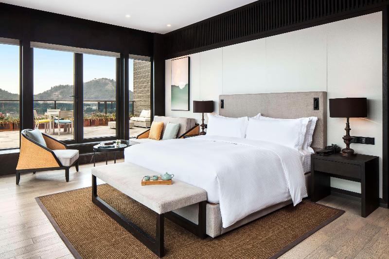 Hilton Ningbo Dongqian Lake image