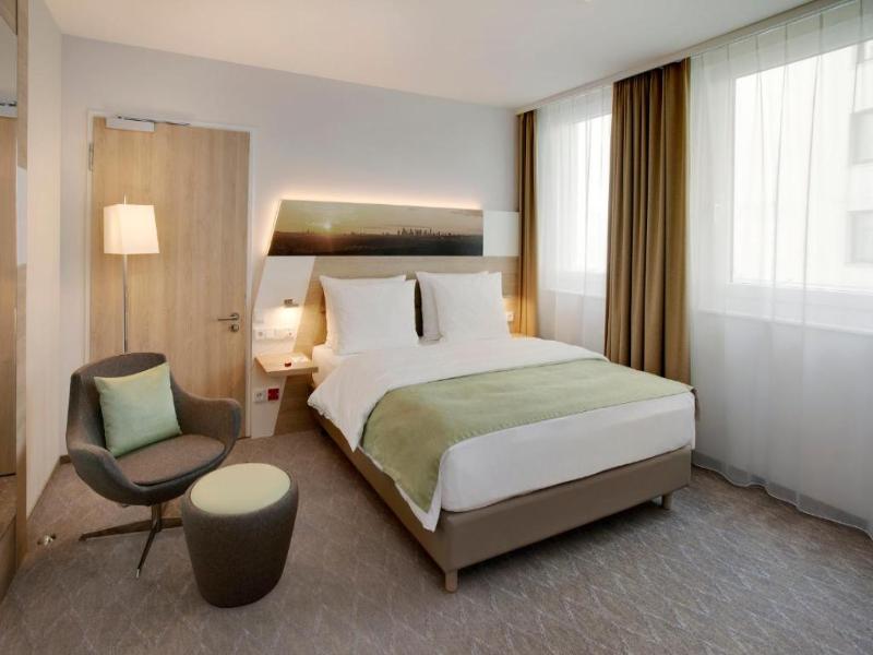 Holiday Inn Frankfurt Airport 5