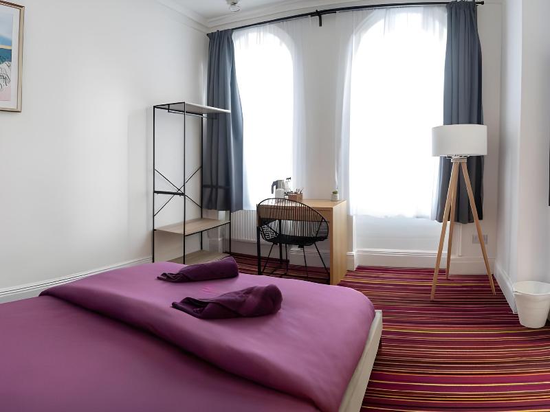 Safestay Holland Park image