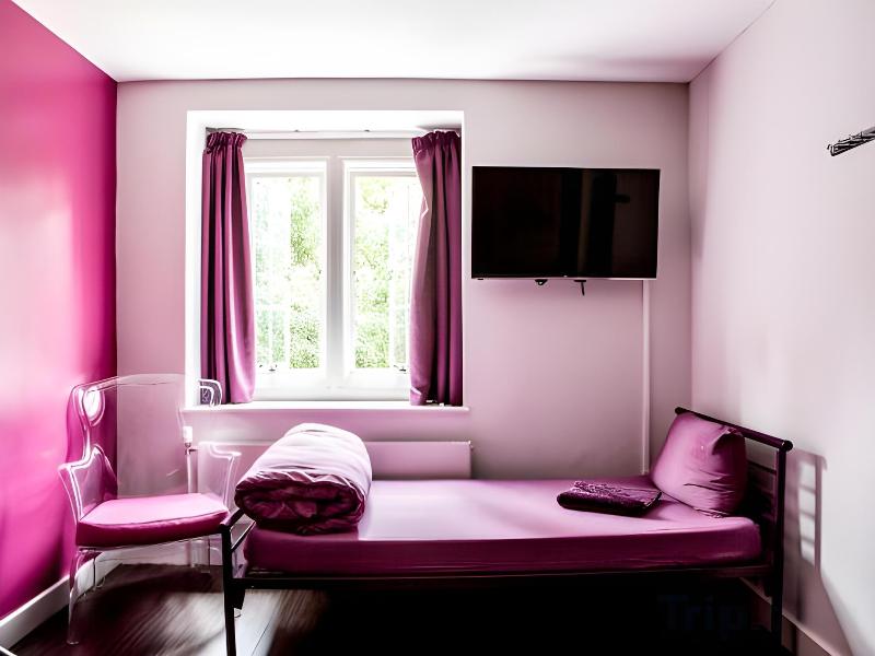 Safestay Holland Park image