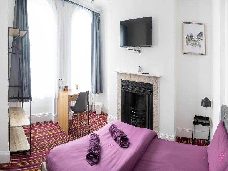 Safestay Holland Park image