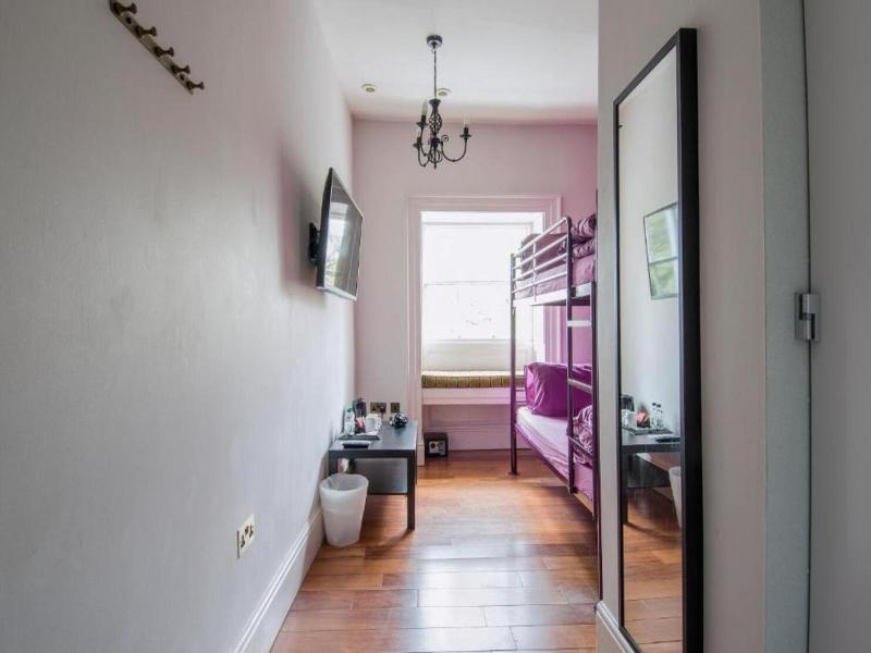 Safestay York image