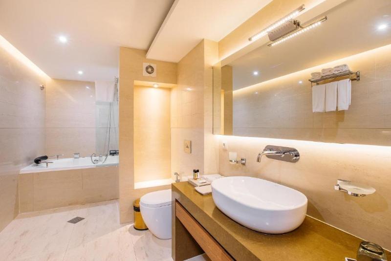 FORTUNE PALACE HOTEL image