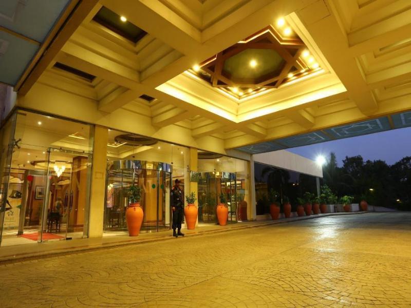 Avari Towers image