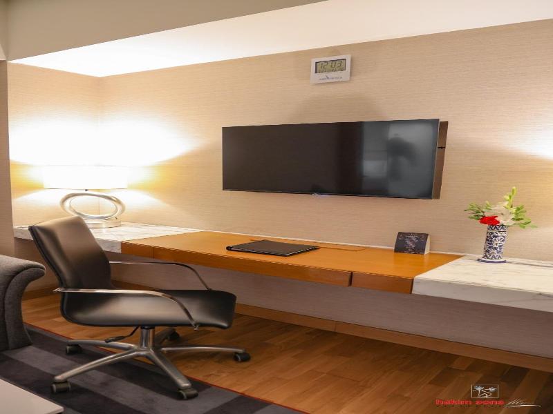Avari Towers image