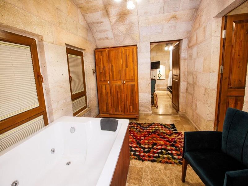 Caldera Cave Hotel