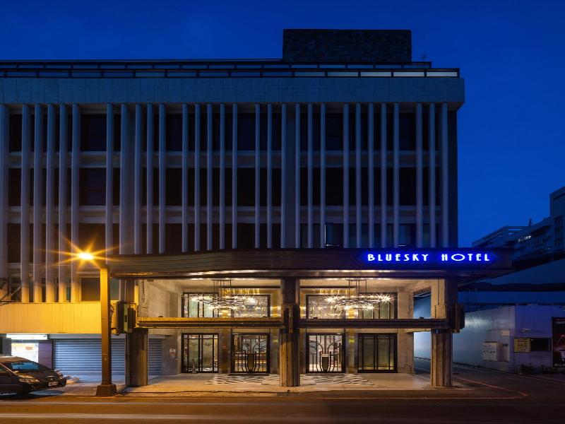1969 Blue Sky Hotel image