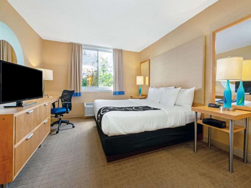 La Quinta By Wyndham Coral Springs South image