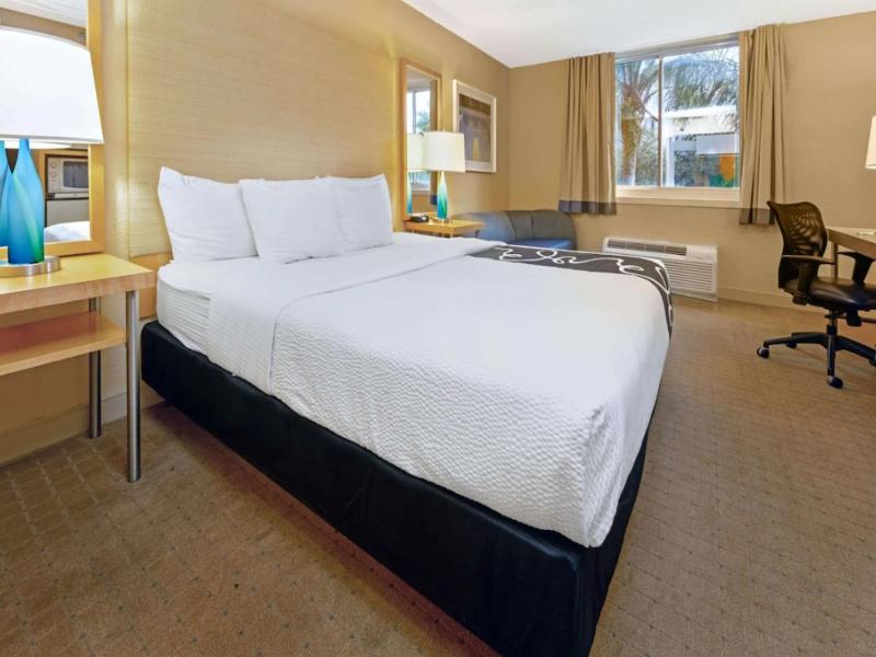 La Quinta By Wyndham Coral Springs South image