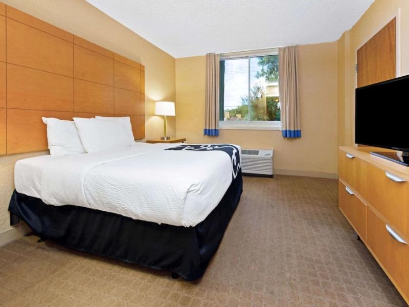 La Quinta By Wyndham Coral Springs South image