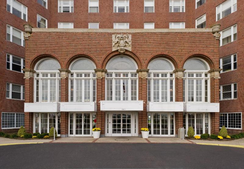 Berkeley Ocean Front Hotel image