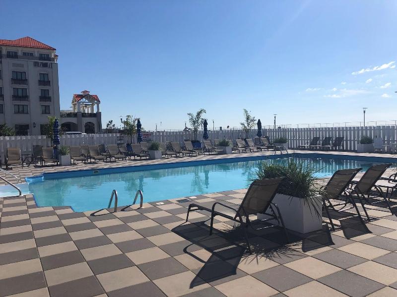 Berkeley Ocean Front Hotel image