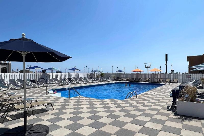 Berkeley Ocean Front Hotel image