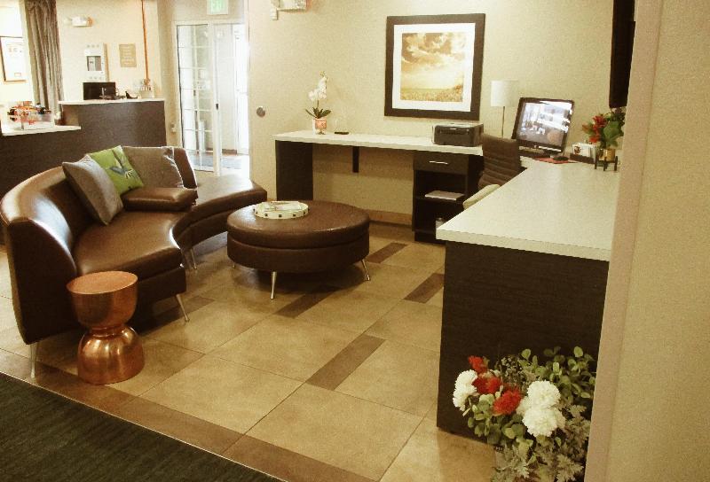 Candlewood Suites Alabaster image