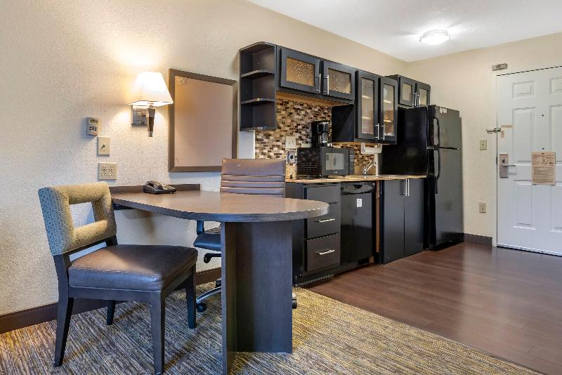 Candlewood Suites Alabaster image