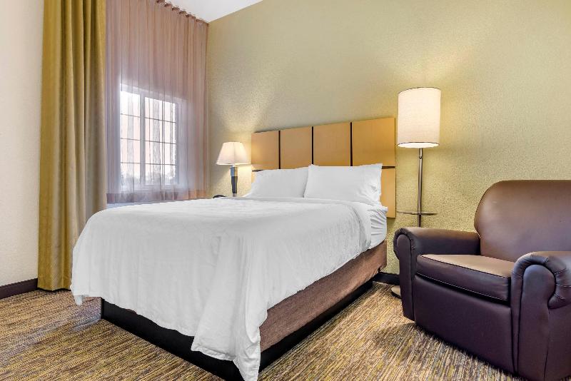 Candlewood Suites Alabaster image