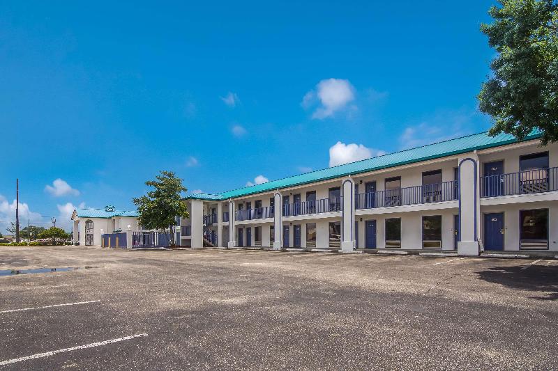 Motel 6 Pensacola - Nas