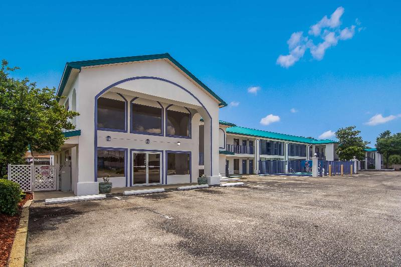 Motel 6 Pensacola - Nas