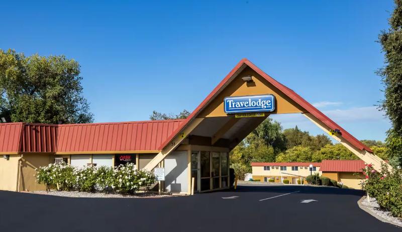 Travelodge by Wyndham Red Bluff South of Redding image