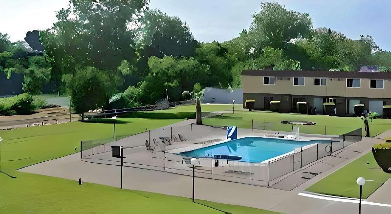 Travelodge by Wyndham Red Bluff South of Redding image