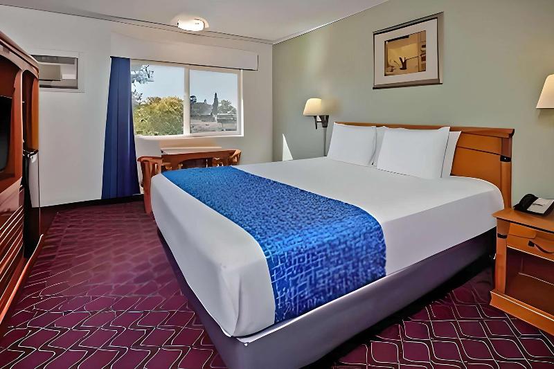 Travelodge by Wyndham Red Bluff South of Redding image