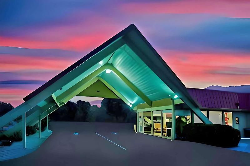 Travelodge by Wyndham Red Bluff South of Redding image