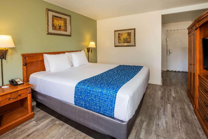 Travelodge by Wyndham Red Bluff South of Redding image
