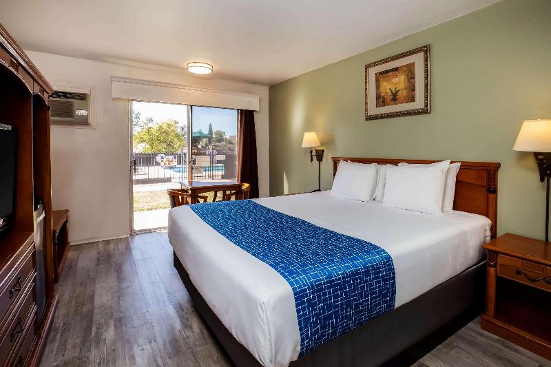 Travelodge by Wyndham Red Bluff South of Redding image