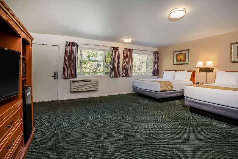 Travelodge by Wyndham Red Bluff South of Redding image