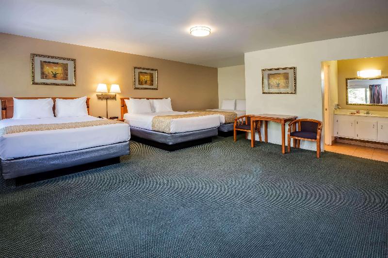 Travelodge by Wyndham Red Bluff South of Redding image