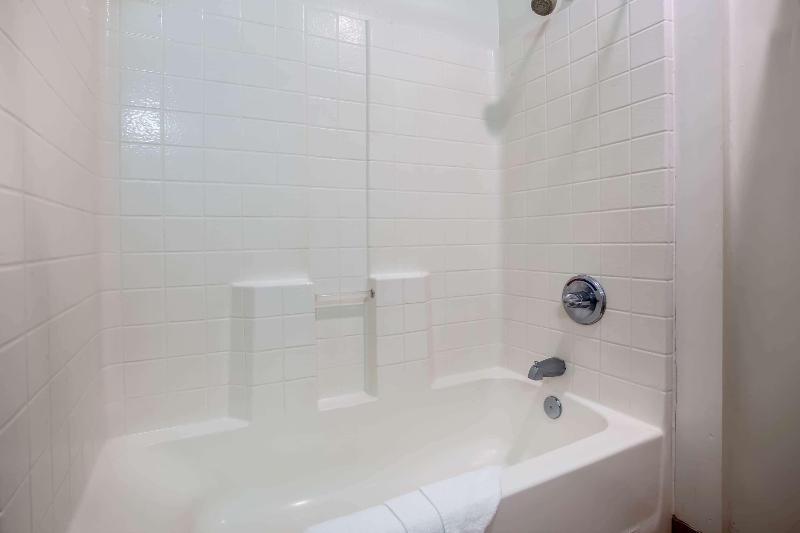 Travelodge by Wyndham Red Bluff South of Redding image