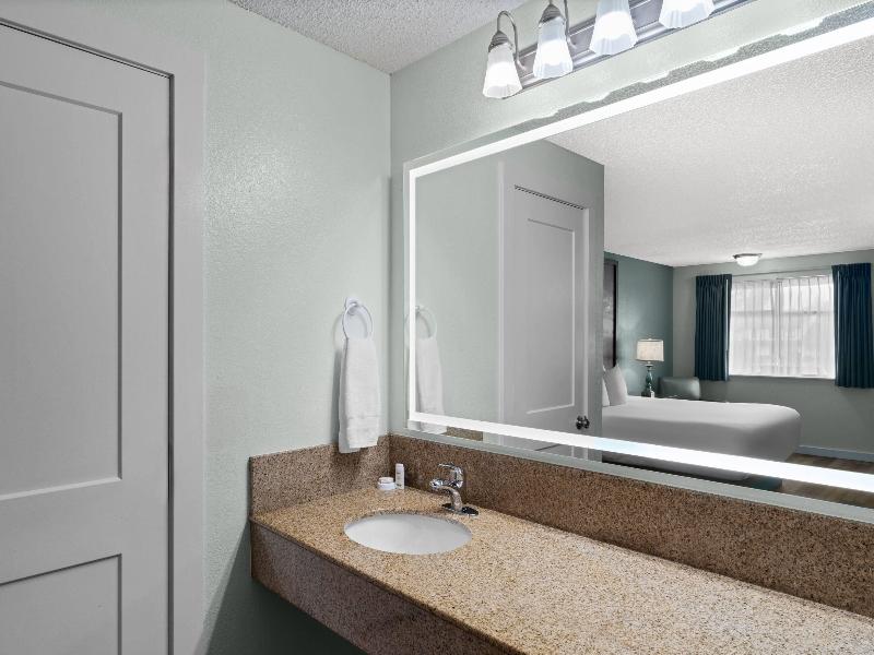 Super 8 by Wyndham Florence OR image