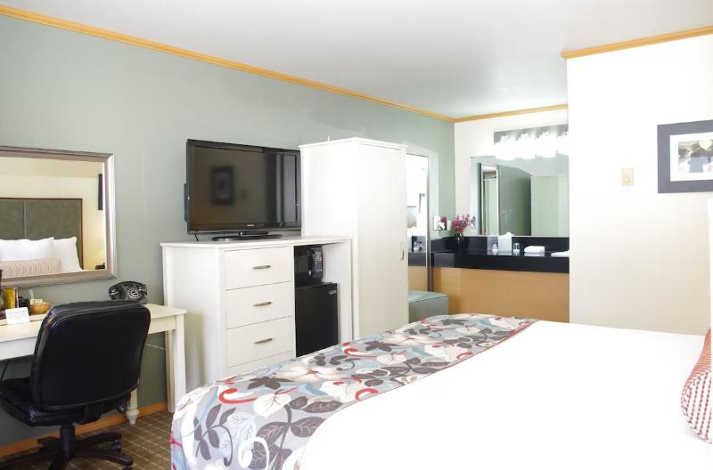 River House Inn, a Baymont by Wyndham image