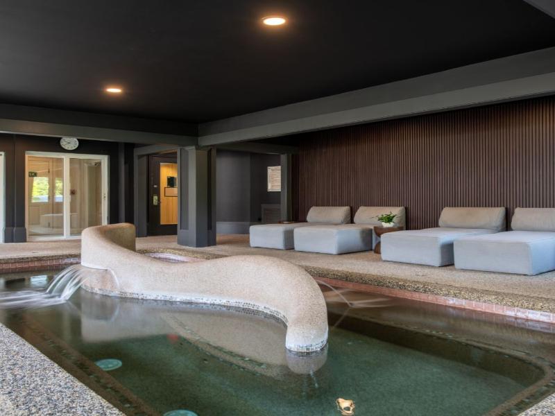 Meadowmere Resort image
