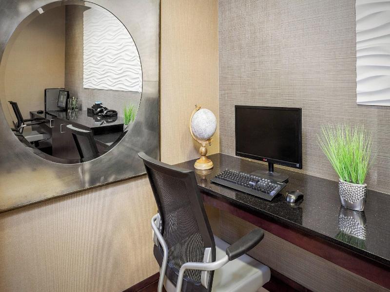 Springhill Suites Modesto image
