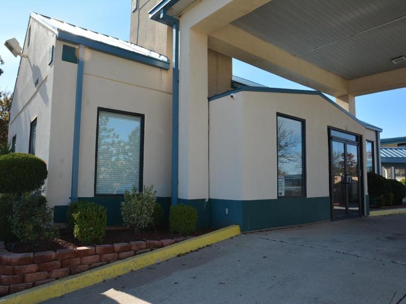 Lincoln Inn Express Hotel And Suites