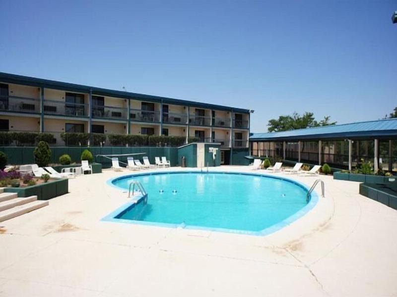 Lincoln Inn Express Hotel And Suites
