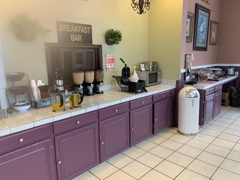 Lincoln Inn Express Hotel And Suites